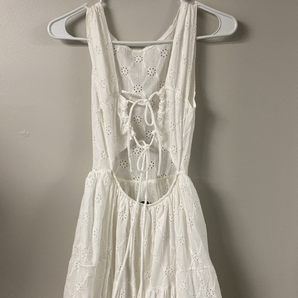 WHITE EYELET BACKLESS TIERED FLOWY FEMININE DRESS MAIDEN MILKMAID HOMESTEAD - Picture 9 of 15